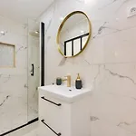 Daire Charming & Modern 1br - 8
